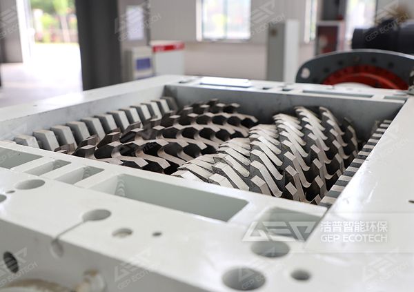 雙軸撕碎機(jī)特寫(xiě)圖