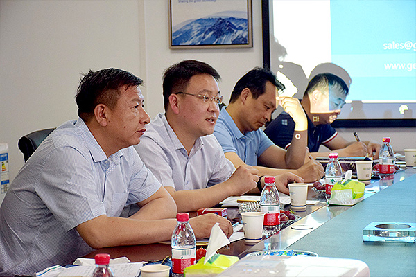 原陽縣委常委、統(tǒng)戰(zhàn)部部長殷國偉一行蒞臨潔普智能環(huán)保參觀