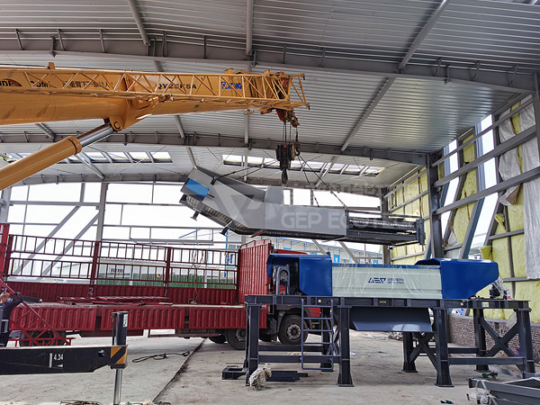 鄭州市管城區(qū)生活垃圾分揀中心設(shè)備安裝現(xiàn)場