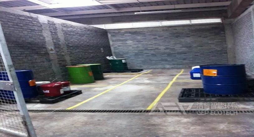 裝載危險(xiǎn)廢物容器完好無(wú)損