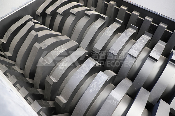 廢舊衣物撕碎機有哪些優(yōu)勢？