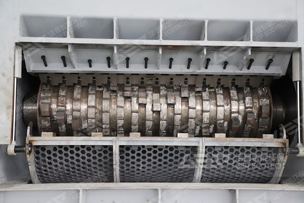 單軸撕碎機(jī)內(nèi)部特寫(xiě)