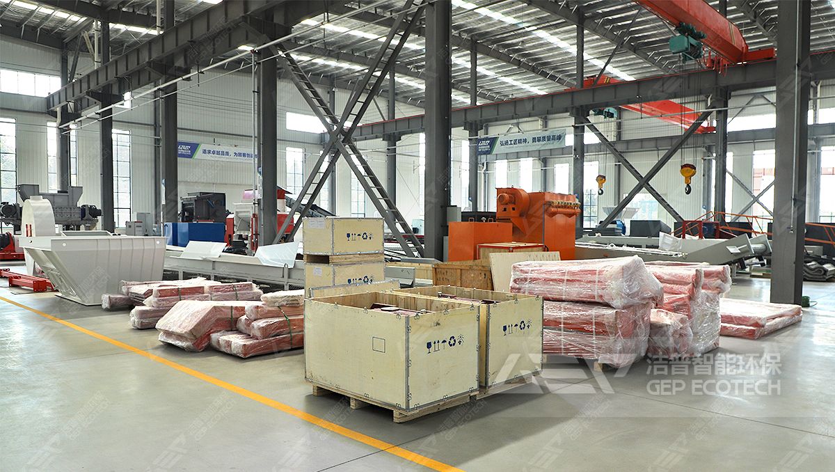 潔普餐廚垃圾撕碎機(jī)車(chē)間