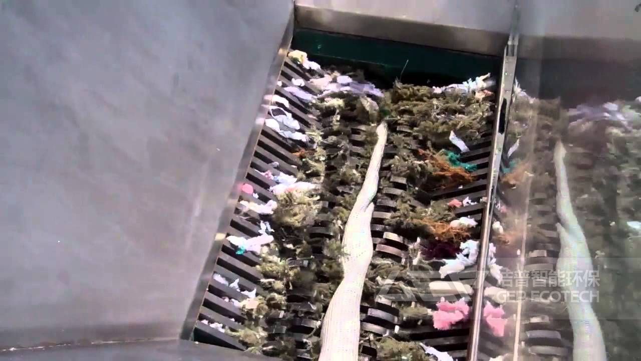 垃圾破碎機(jī)工作中